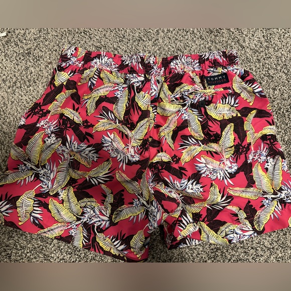 Tommy Hilfiger board Shorts size L - Picture 2 of 3